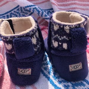 Ugg slippers size small (2-3)